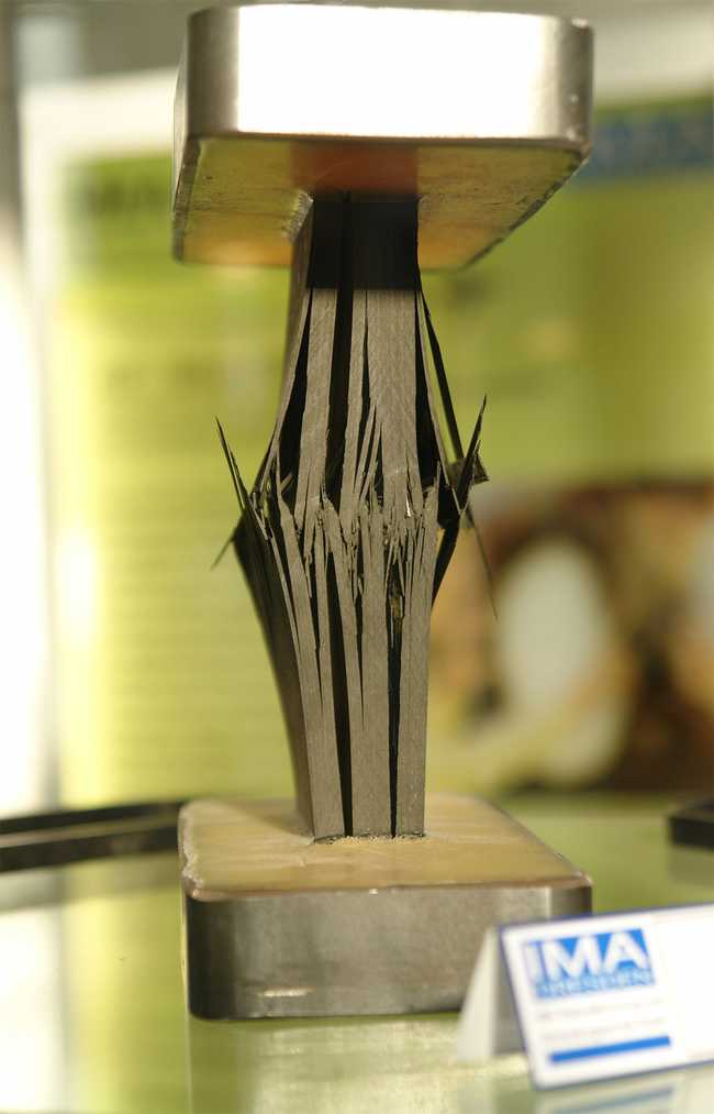 Delamination of CFRP under compression load.